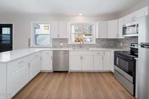 152 Chiswell Rd, Schenectady, NY 12304 photo 9