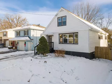 152 Chiswell Rd, Schenectady, NY 12304 photo 3