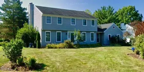 26 Somerset Dr, Glenmont, NY 12077