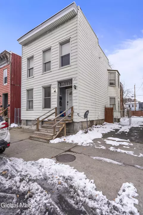 27 N Lake Ave, Albany, NY 12203