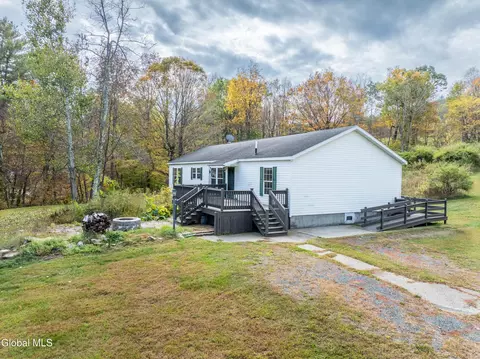 667 Ash Grove Rd, Cambridge, NY 12816