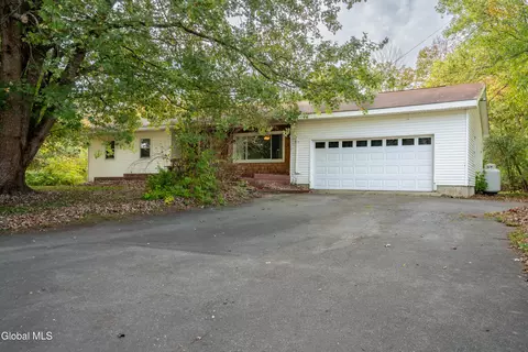 669 Ash Grove Rd, Cambridge, NY 12816