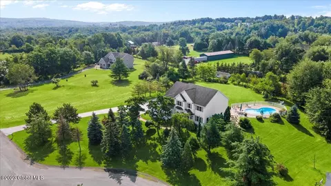 27 Ponderosa Blvd, East Greenbush, NY 12061