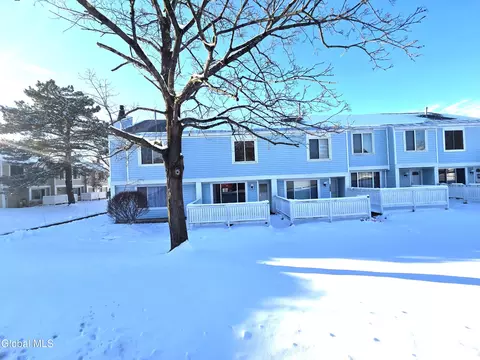 1005 Rockport Ct, East Greenbush, NY 12061