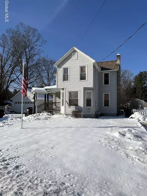 33 Leonard St, Gansevoort, NY 12831