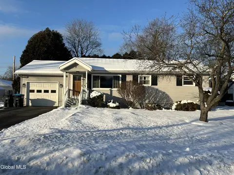 7 Patton Dr, Glens Falls, NY 12801
