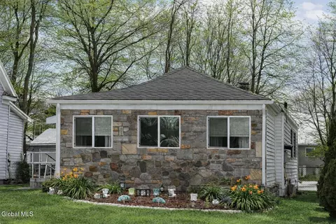 2427 3rd Ave, Schenectady, NY 12303