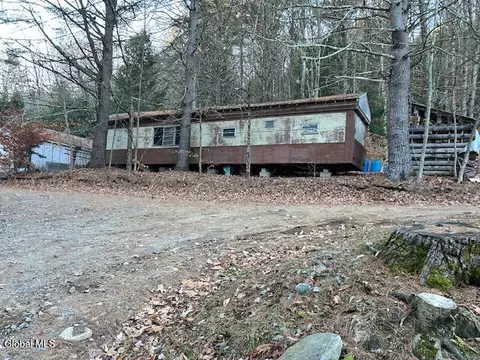 14 Hilltop Rd, Edinburg, NY 12835