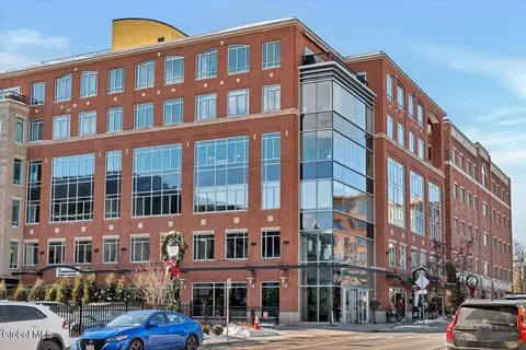 18 Division St #515, Saratoga Springs, NY 12866