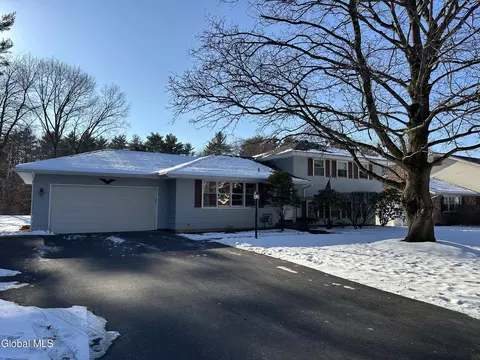 114 Dumbarton Dr, Delmar, NY 12054