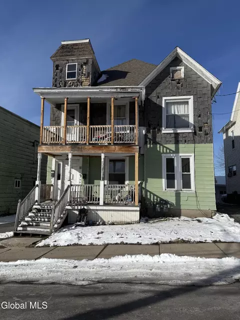 6 Blood St, Amsterdam, NY 12010