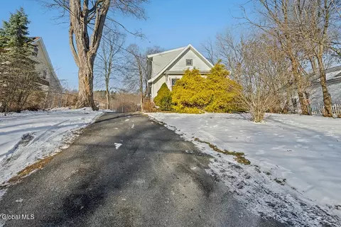 4 Orchard St, Feura Bush, NY 12067