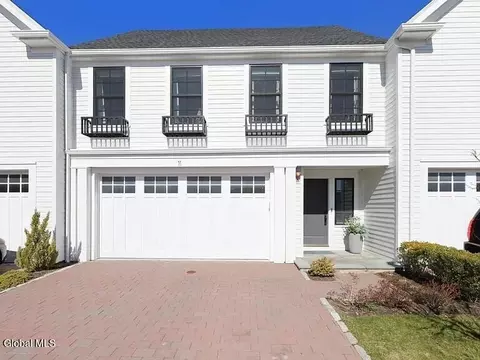 5 Primrose Ln, Rye Brook, NY 10573