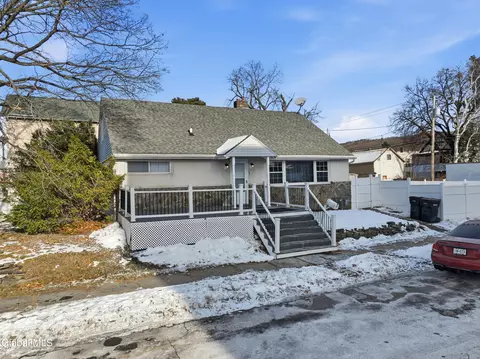 25 111th St, Troy, NY 12182