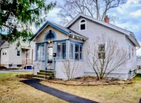 27 Pershing Ave, Rensselaer, NY 12144