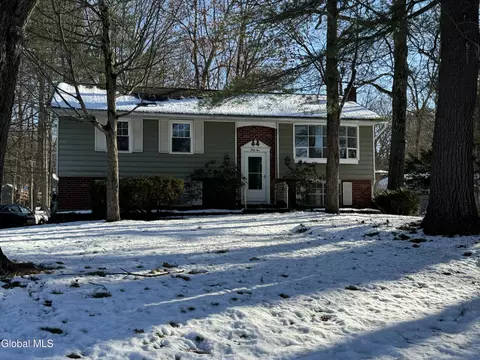 41 Sonat Rd, Clifton Park, NY 12065