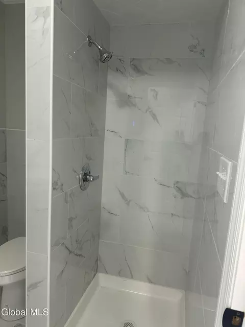 Bath - 740 Hamilton St, Schenectady, NY 12307 photo 2 of 4