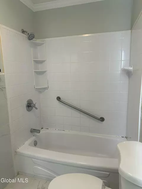 Bath - 740 Hamilton St, Schenectady, NY 12307 photo 4 of 4