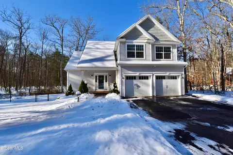 141 Ruggles Rd, Saratoga Springs, NY 12866