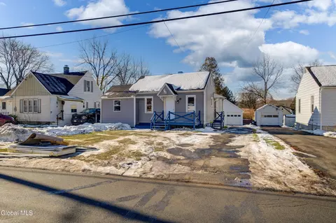 92 Maple Ave, Canajoharie, NY 13317