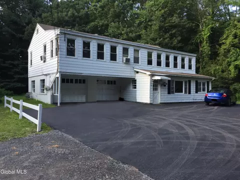 2237 Ghents Rd, Schenectady, NY 12306