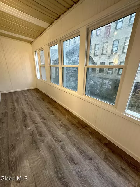 Exterior - 421 Summit Ave, Schenectady, NY 12307 photo 3 of 5