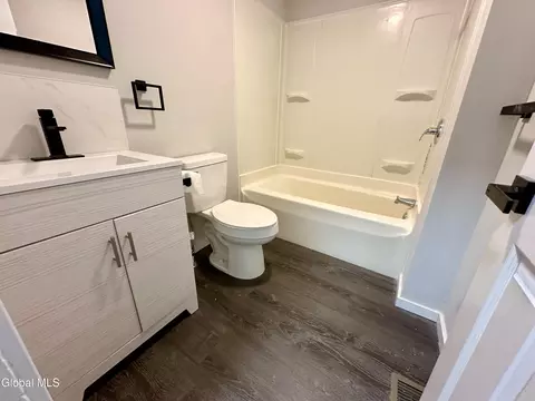 Bath - 421 Summit Ave, Schenectady, NY 12307 photo 2 of 4