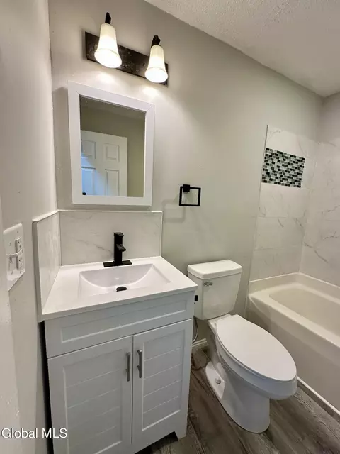 Bath - 421 Summit Ave, Schenectady, NY 12307 photo 3 of 4