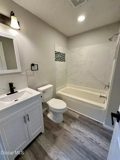 Bath - 421 Summit Ave, Schenectady, NY 12307 photo 4 of 4