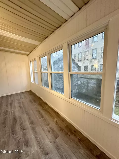 Exterior - 421 Summit Ave, Schenectady, NY 12307 photo 4 of 5