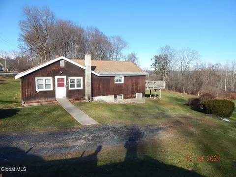 250 Old Quarry Rd, Feura Bush, NY 12067