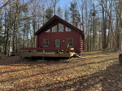 125 W Stoner Lake Rd, Caroga, NY 12032