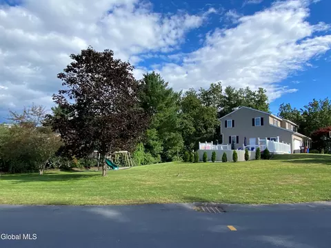 13 Indian Maiden Pass, Altamont, NY 12009