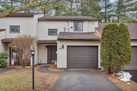 20 Heartwood Ct, Clifton Park, NY 12065