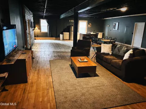 91 N Main St, Gloversville, NY 12078