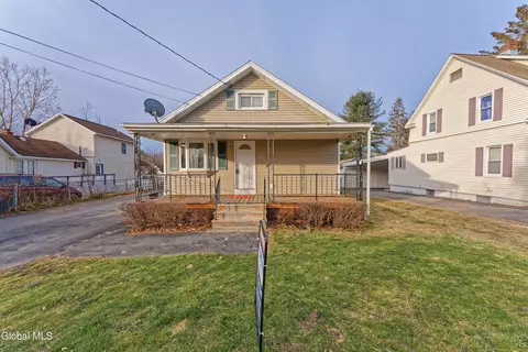 3760 Albany St, Schenectady, NY 12304