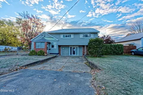 318 Chiswell Rd, Schenectady, NY 12304