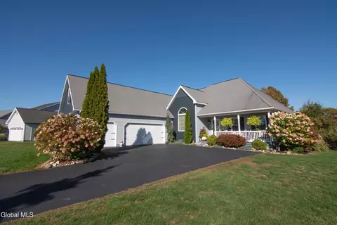 25 Timothy Way, Halfmoon, NY 12118