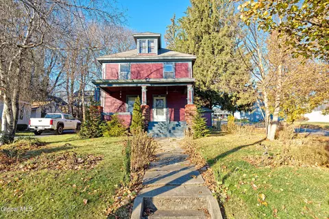 18 1st Ave, Mayfield, NY 12117