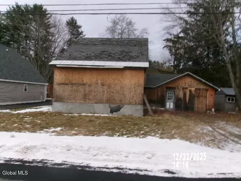 24 N 2nd Ave, Broadalbin, NY 12025