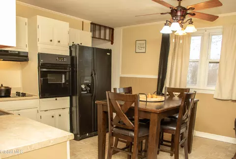 Dining - 304 Dearborn Ave, Schenectady, NY 12304 photo 1 of 1