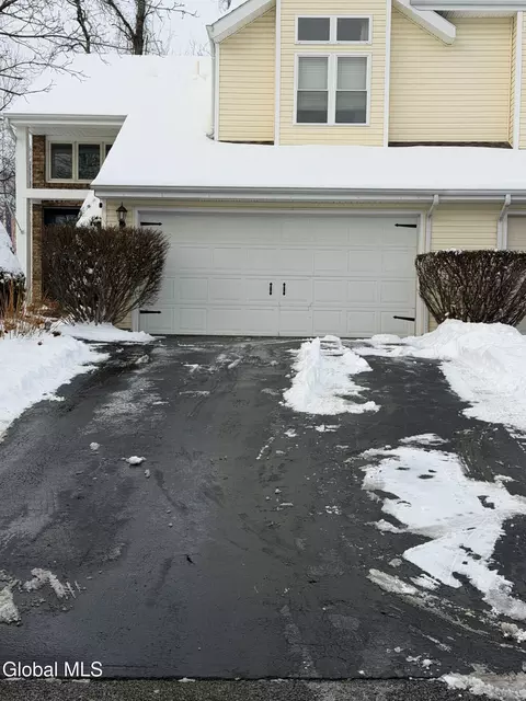 5 Captains Blvd, Waterford, NY 12188