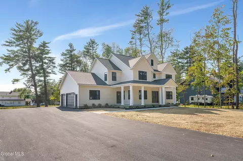 227 Pinewood Dr, Schenectady, NY 12303