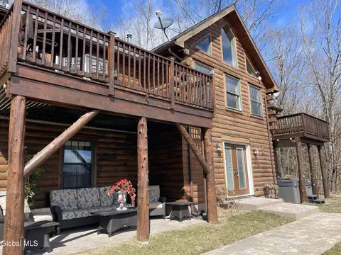 95 Powers Ct, Bolton Landing, NY 12814