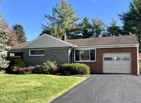 32 Wertman Ln, Loudonville, NY 12211