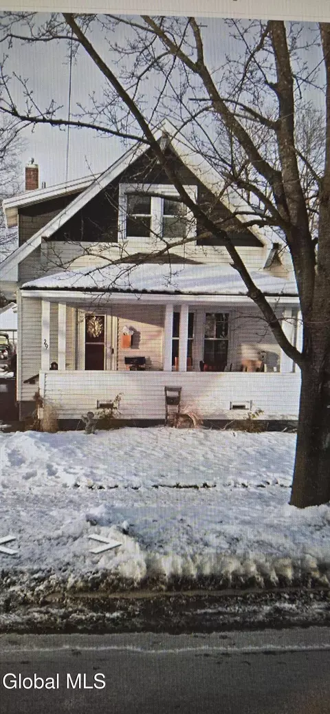 29 Knight St, Glens Falls, NY 12801