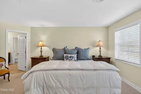 150 Paddock Cir, Schenectady, NY 12306 photo 12