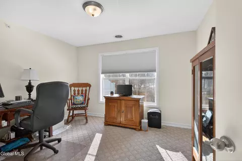 150 Paddock Cir, Schenectady, NY 12306 photo 20