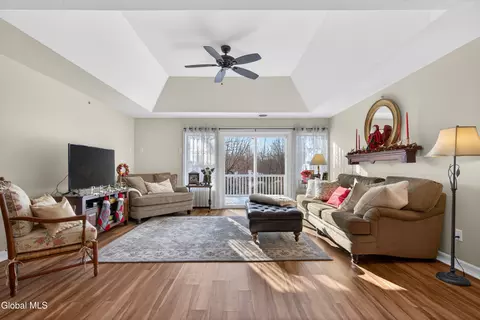 150 Paddock Cir, Schenectady, NY 12306 photo 8