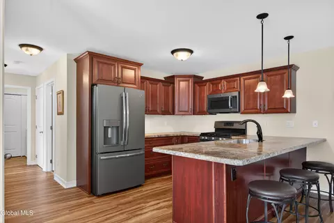150 Paddock Cir, Schenectady, NY 12306 photo 4